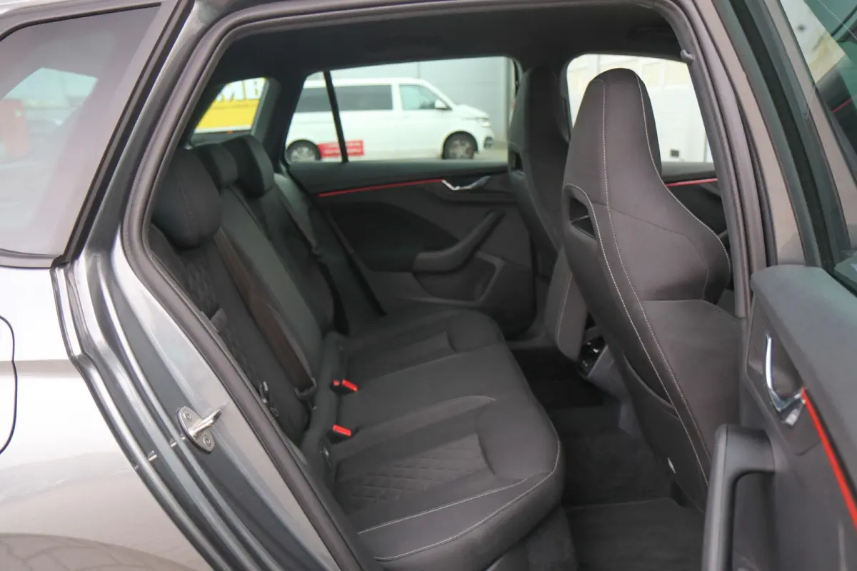 1.0 TSI 110pk Sport Business | Climatronic | Cruise Control | SmartLink | Lane Assist