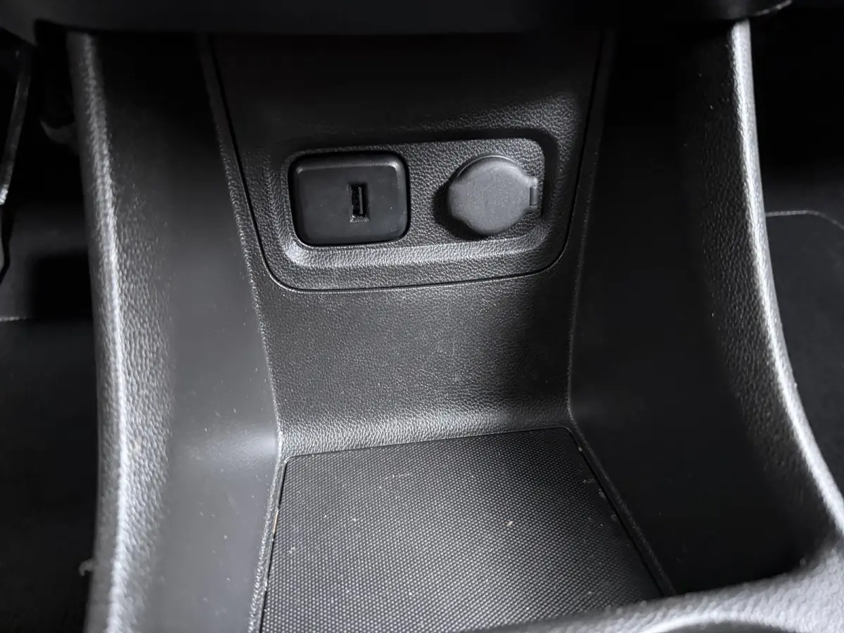 1.0 Online Edition / Navigatie / Parkeersensoren / Carplay / Airco / 15'' LMV