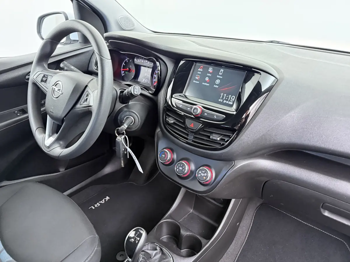 1.0 Online Edition / Navigatie / Parkeersensoren / Carplay / Airco / 15'' LMV