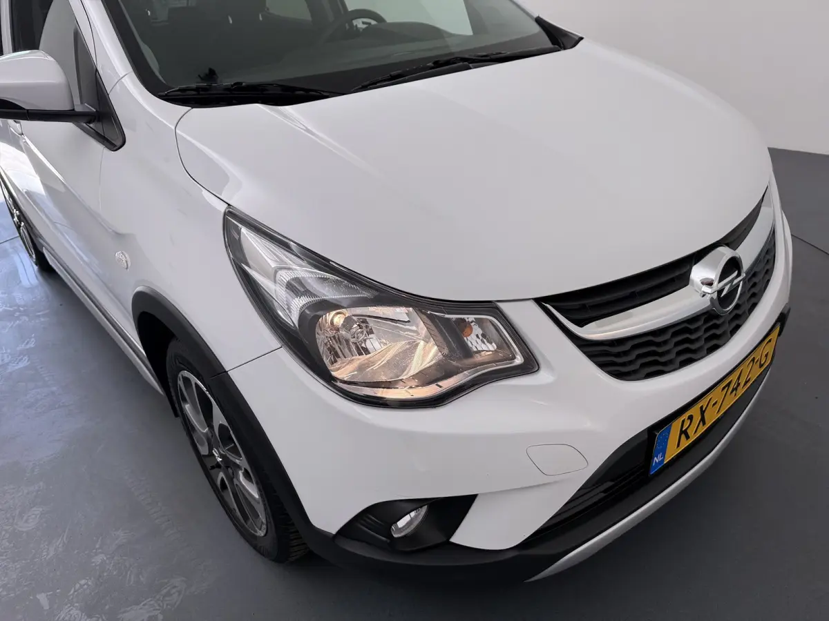 1.0 Online Edition / Navigatie / Parkeersensoren / Carplay / Airco / 15'' LMV