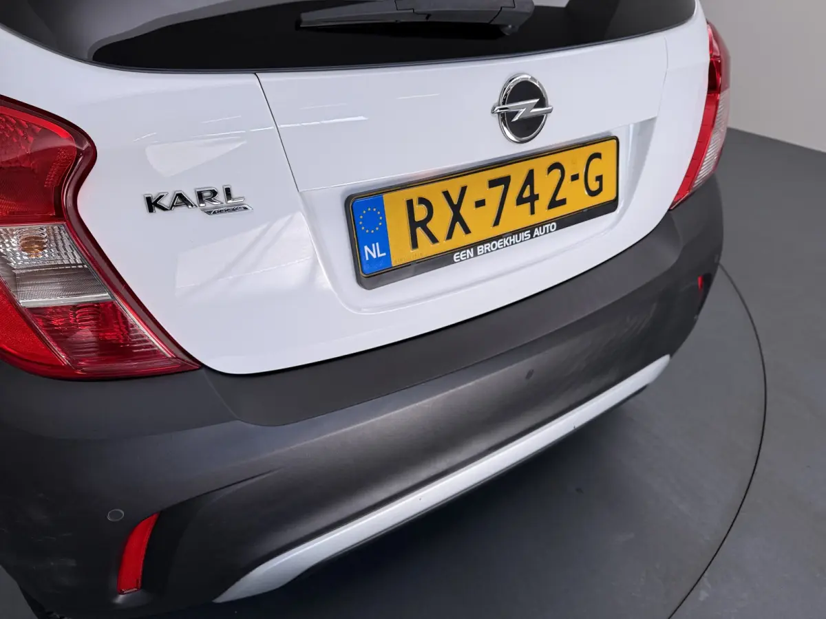 1.0 Online Edition / Navigatie / Parkeersensoren / Carplay / Airco / 15'' LMV