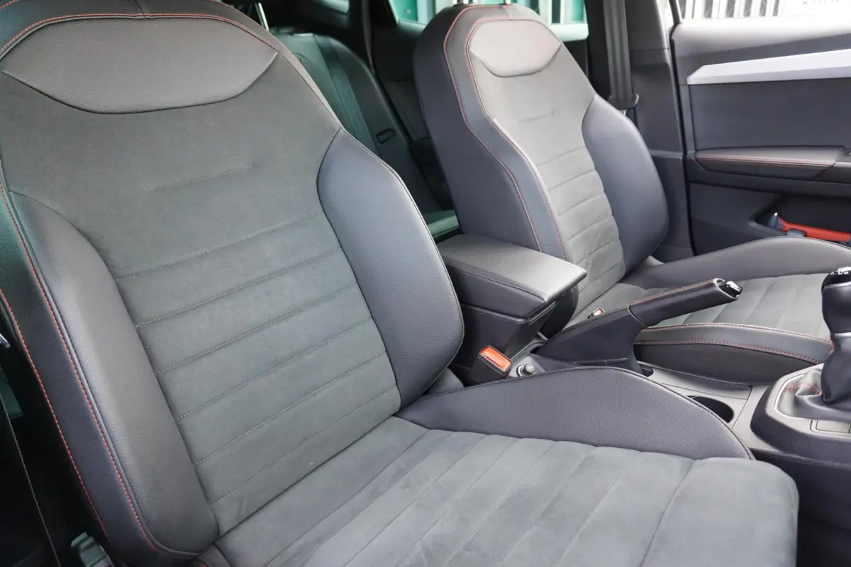 1.0 EcoTSI 95pk FR Business Intense | Stoelverwarming | Adaptive Cruise | Achteruitrijcamera | Climatronic