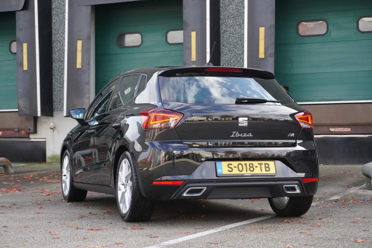 1.0 EcoTSI 95pk FR Business Intense | Stoelverwarming | Adaptive Cruise | Achteruitrijcamera | Climatronic