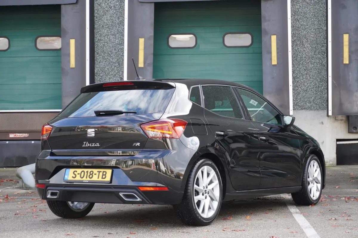 1.0 EcoTSI 95pk FR Business Intense | Stoelverwarming | Adaptive Cruise | Achteruitrijcamera | Climatronic