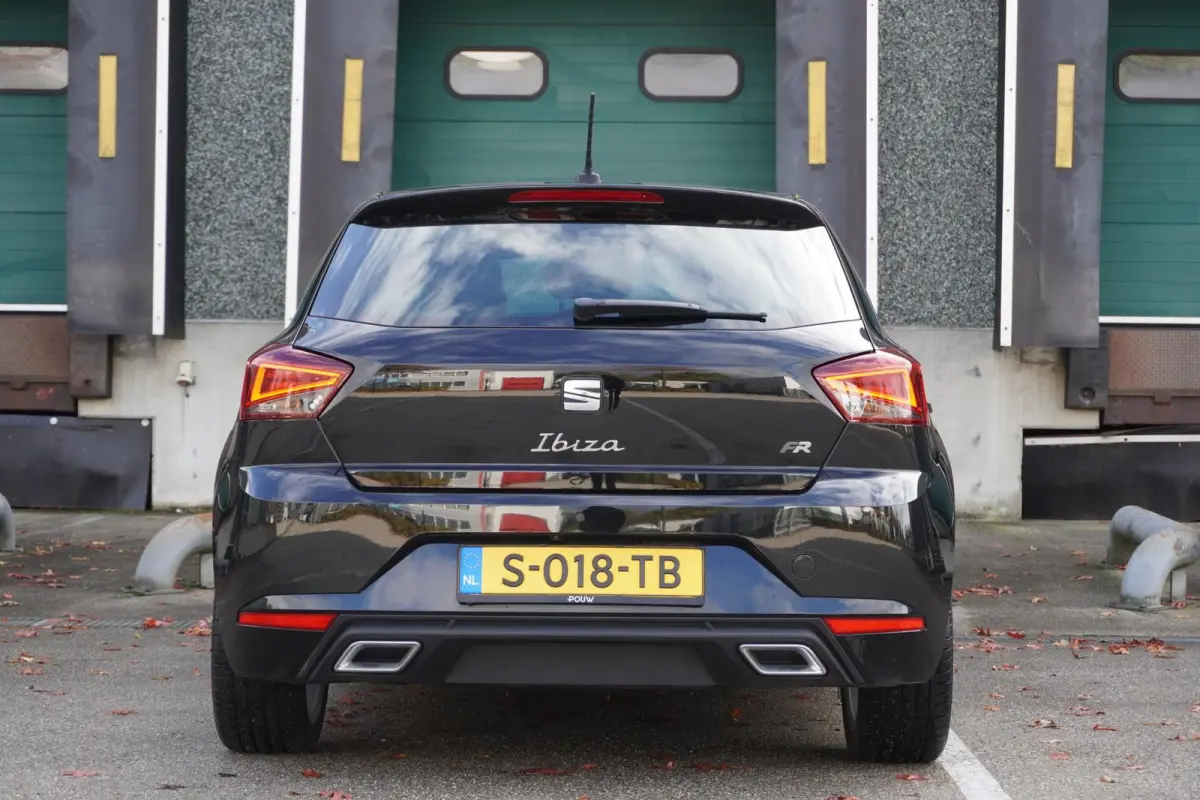 1.0 EcoTSI 95pk FR Business Intense | Stoelverwarming | Adaptive Cruise | Achteruitrijcamera | Climatronic
