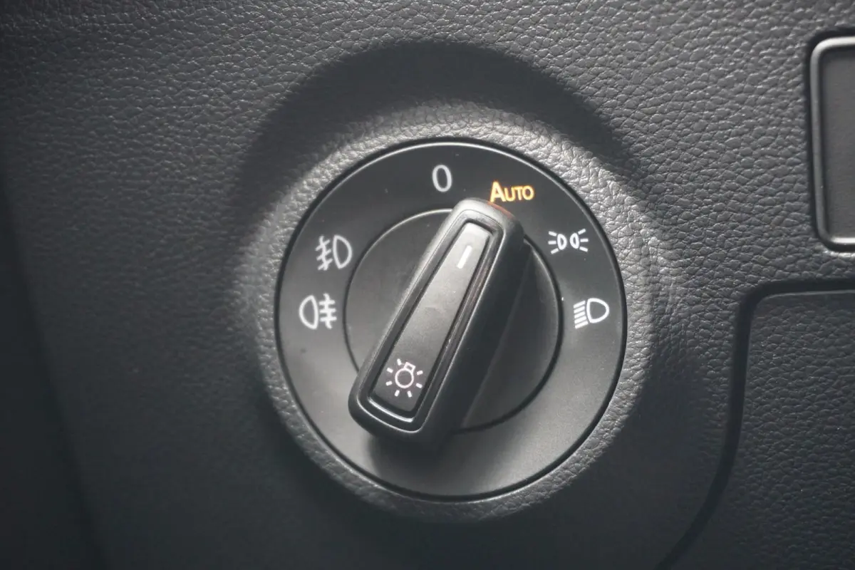 1.0 EcoTSI 95pk FR Business Intense | Stoelverwarming | Adaptive Cruise | Achteruitrijcamera | Climatronic