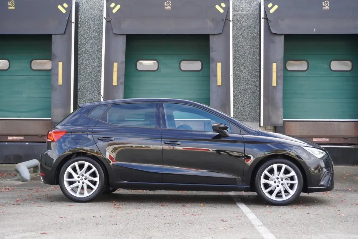 1.0 EcoTSI 95pk FR Business Intense | Stoelverwarming | Adaptive Cruise | Achteruitrijcamera | Climatronic