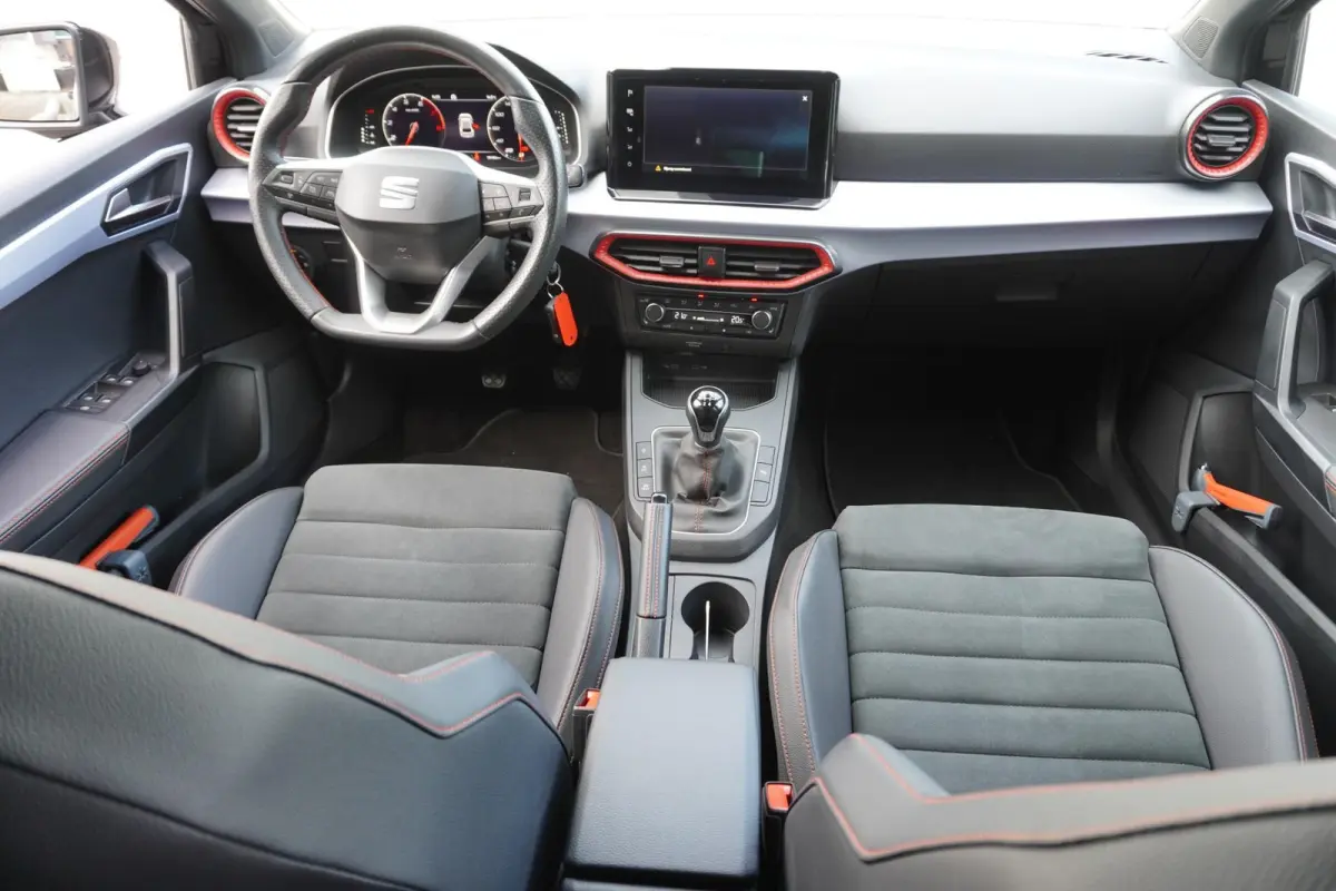 1.0 EcoTSI 95pk FR Business Intense | Stoelverwarming | Adaptive Cruise | Achteruitrijcamera | Climatronic