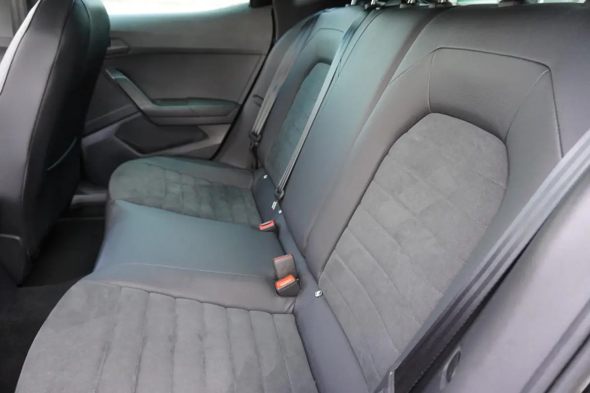 1.0 EcoTSI 95pk FR Business Intense | Stoelverwarming | Adaptive Cruise | Achteruitrijcamera | Climatronic