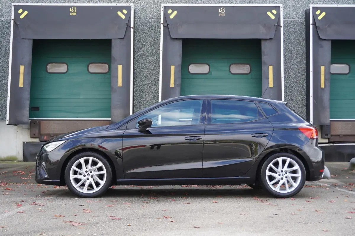 1.0 EcoTSI 95pk FR Business Intense | Stoelverwarming | Adaptive Cruise | Achteruitrijcamera | Climatronic