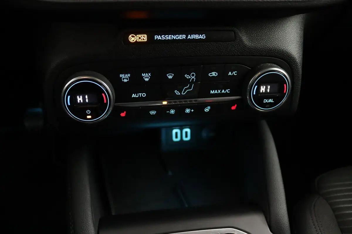 1.0 EcoBoost Hybrid Titanium X | Winterpack | B&O Audio | Elektrische Achterklep | Camera | Keyless | CarPlay/Android Auto | Navigatie