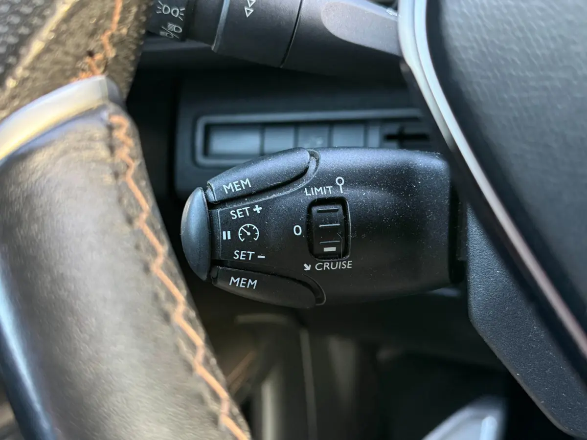 1.2 GT Line | D-Riem 2025 V.V. | Carplay | Camera