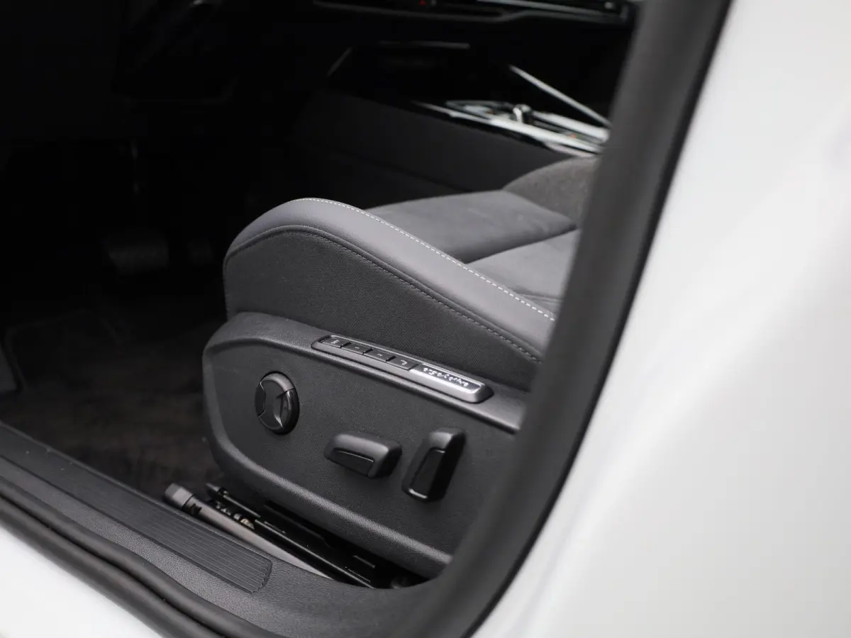 1.5 eHybrid Style Edition 204 PK| | SoH 100% | Panoramadak | Trekhaak Elektrisch | LED Matrix | Stoelverwarming | Stuurwielverwarming | ArtVelours Bekleding | Bestuurderstoel Met Geheugen