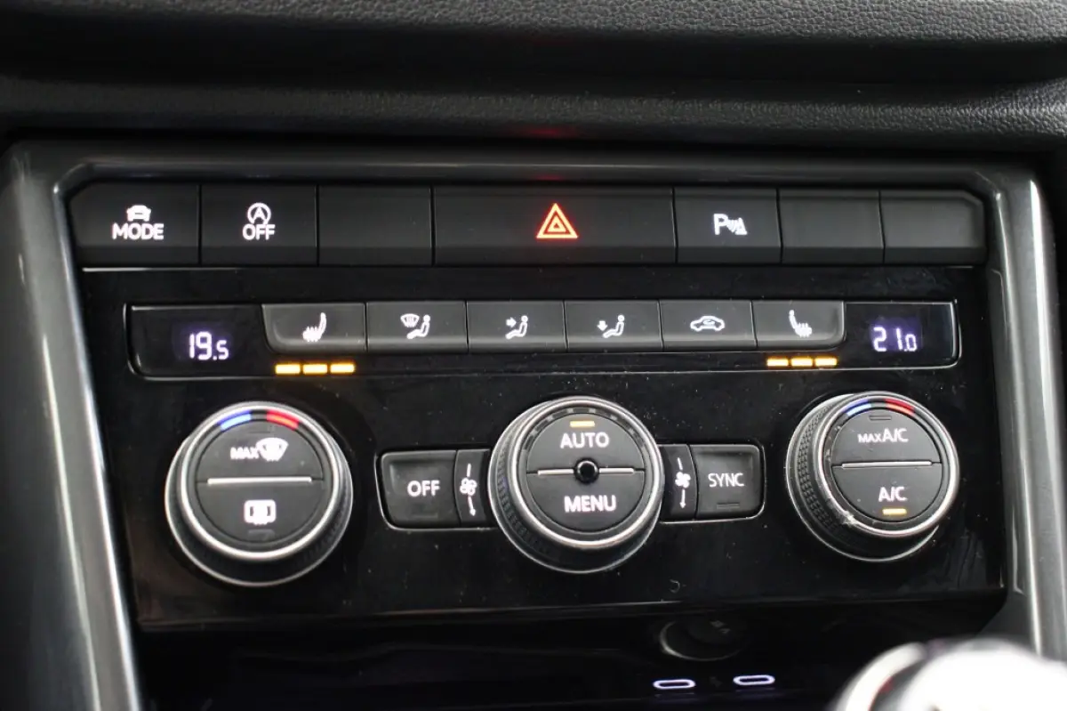 1.5 TSI Sport Business R-Line - Digitaal Cockpit, Carplay, Camera, Stoelverw. Afn. Trekhaak