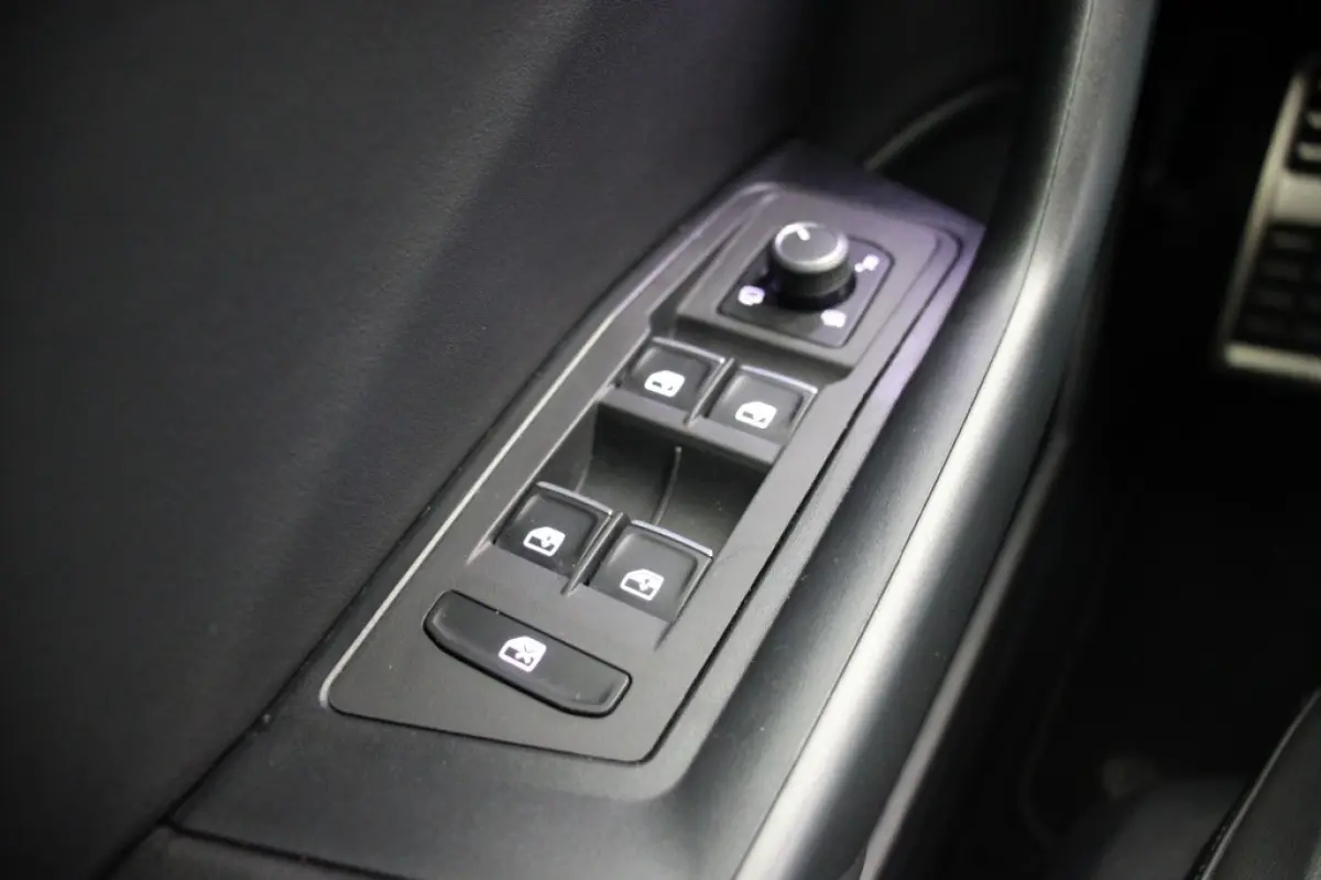 1.5 TSI Sport Business R-Line - Digitaal Cockpit, Carplay, Camera, Stoelverw. Afn. Trekhaak