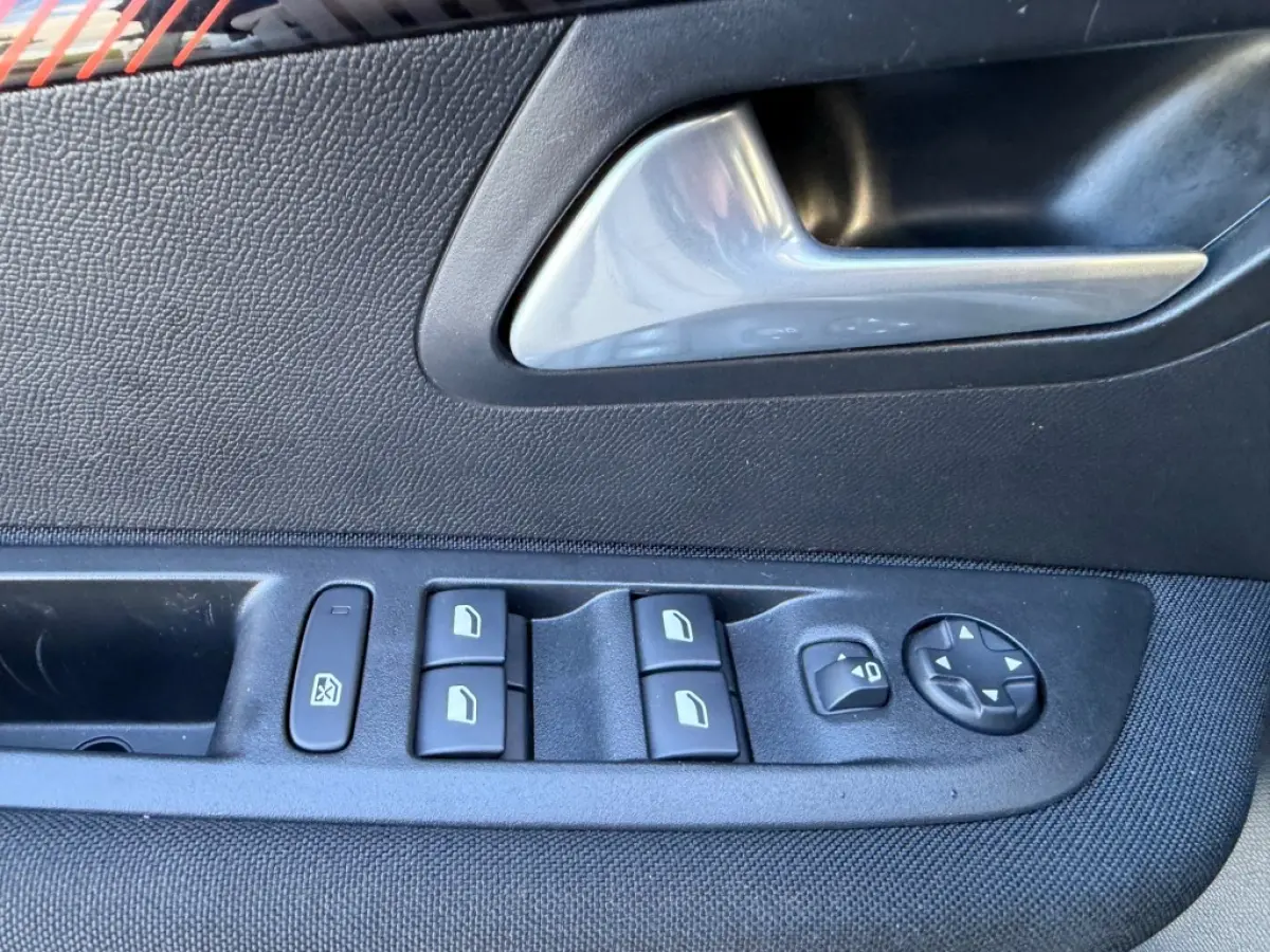 1.2 PT BL ACTIVE NAVI AIRCO/ECC LMV PDC