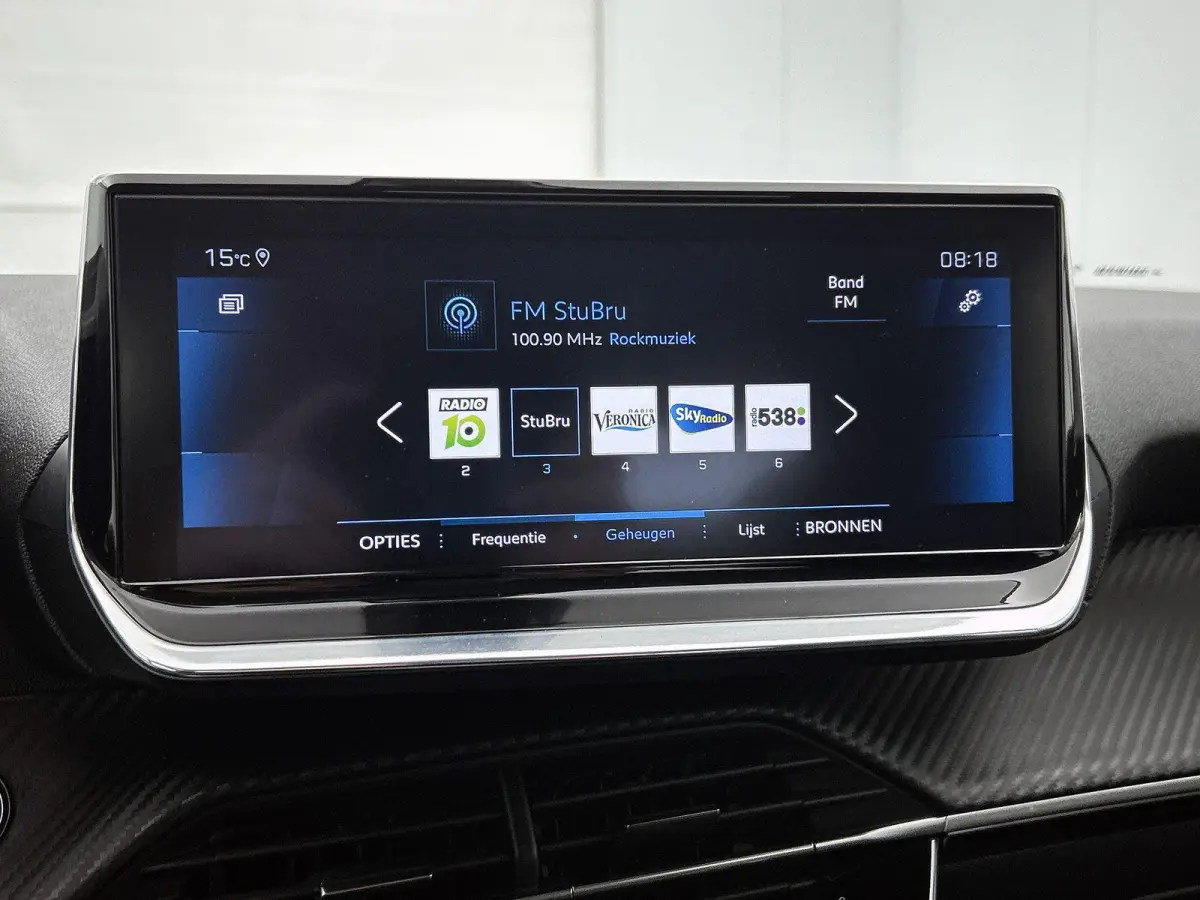 SUV Allure Pack 130pk | Navigatie | Achteruitrijcamera | Stoelverwarming | 3D Cockpit | Climate Control | Cruise Control | Led koplampen | Parkeersensoren v+a | Armsteun | Elektrisch inklapb