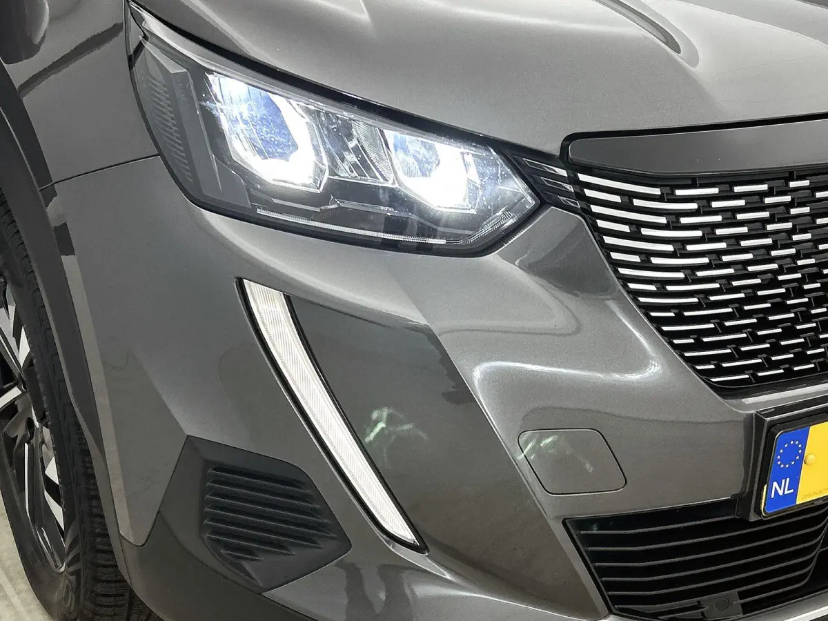 SUV Allure Pack 130pk | Navigatie | Achteruitrijcamera | Stoelverwarming | 3D Cockpit | Climate Control | Cruise Control | Led koplampen | Parkeersensoren v+a | Armsteun | Elektrisch inklapb