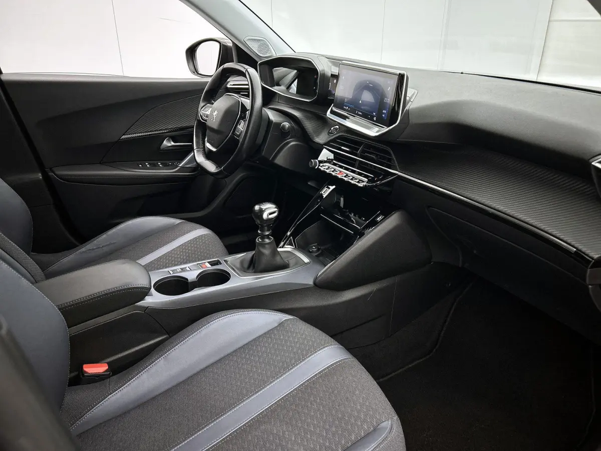 SUV Allure Pack 130pk | Navigatie | Achteruitrijcamera | Stoelverwarming | 3D Cockpit | Climate Control | Cruise Control | Led koplampen | Parkeersensoren v+a | Armsteun | Elektrisch inklapb