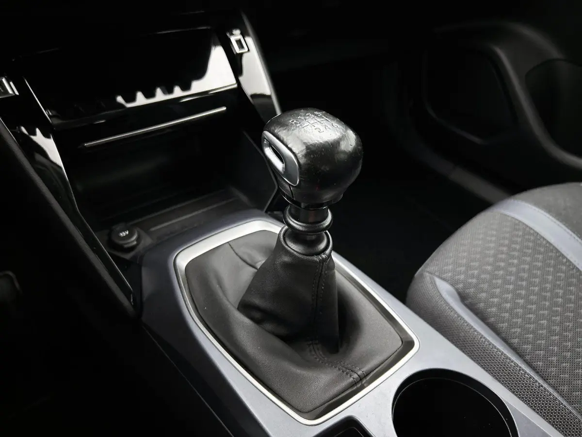 SUV Allure Pack 130pk | Navigatie | Achteruitrijcamera | Stoelverwarming | 3D Cockpit | Climate Control | Cruise Control | Led koplampen | Parkeersensoren v+a | Armsteun | Elektrisch inklapb