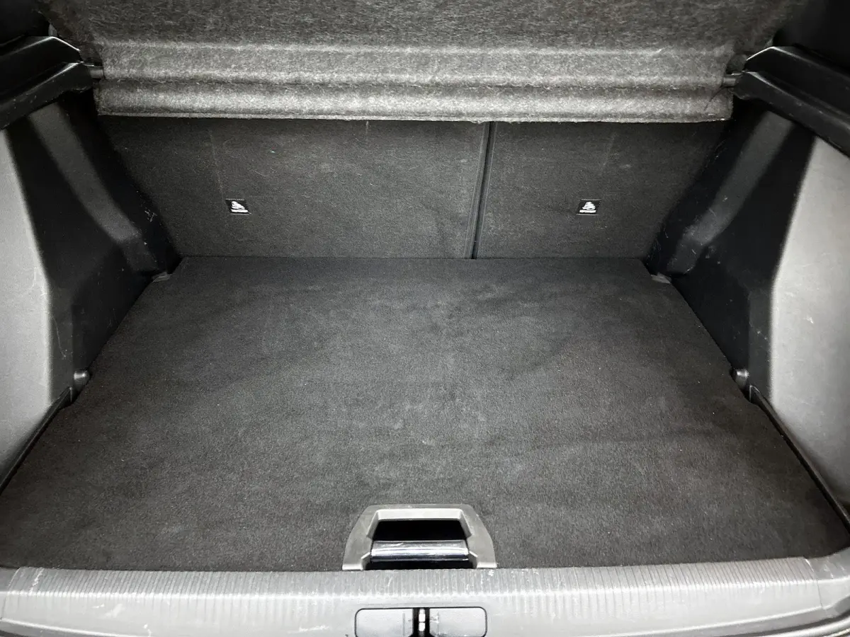 SUV Allure Pack 130pk | Navigatie | Achteruitrijcamera | Stoelverwarming | 3D Cockpit | Climate Control | Cruise Control | Led koplampen | Parkeersensoren v+a | Armsteun | Elektrisch inklapb