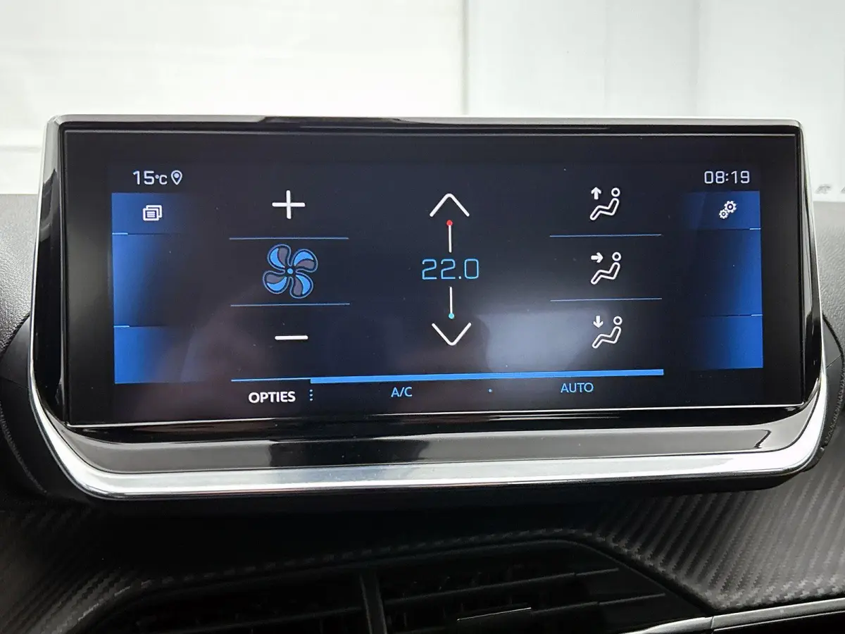 SUV Allure Pack 130pk | Navigatie | Achteruitrijcamera | Stoelverwarming | 3D Cockpit | Climate Control | Cruise Control | Led koplampen | Parkeersensoren v+a | Armsteun | Elektrisch inklapb