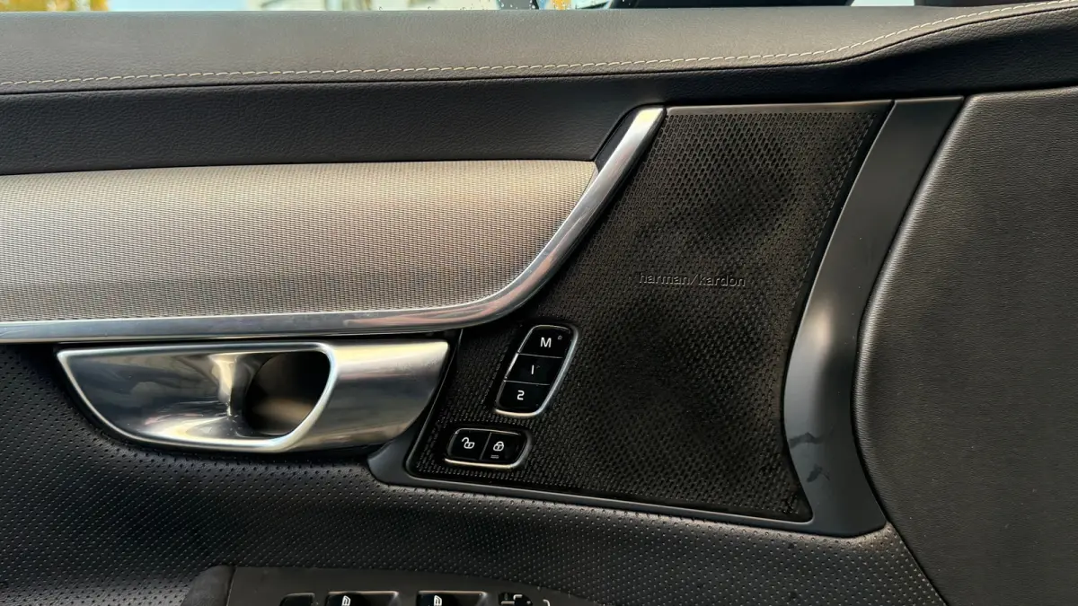 T6 Recharge R-Design AWD 341pk Pano HUD 360° Trekhaak