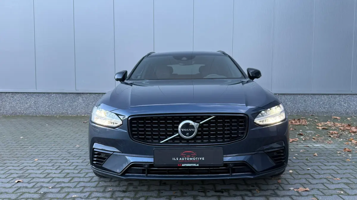 T6 Recharge R-Design AWD 341pk Pano HUD 360° Trekhaak