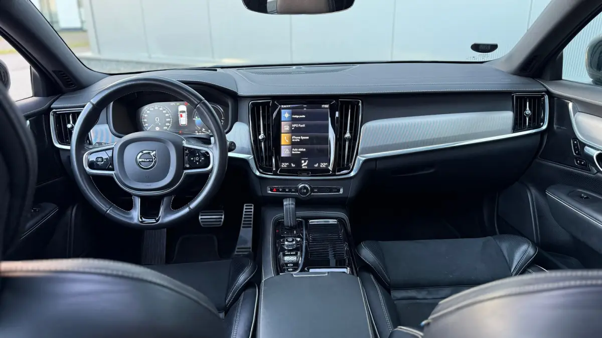 T6 Recharge R-Design AWD 341pk Pano HUD 360° Trekhaak