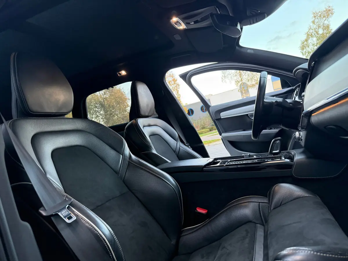 T6 Recharge R-Design AWD 341pk Pano HUD 360° Trekhaak