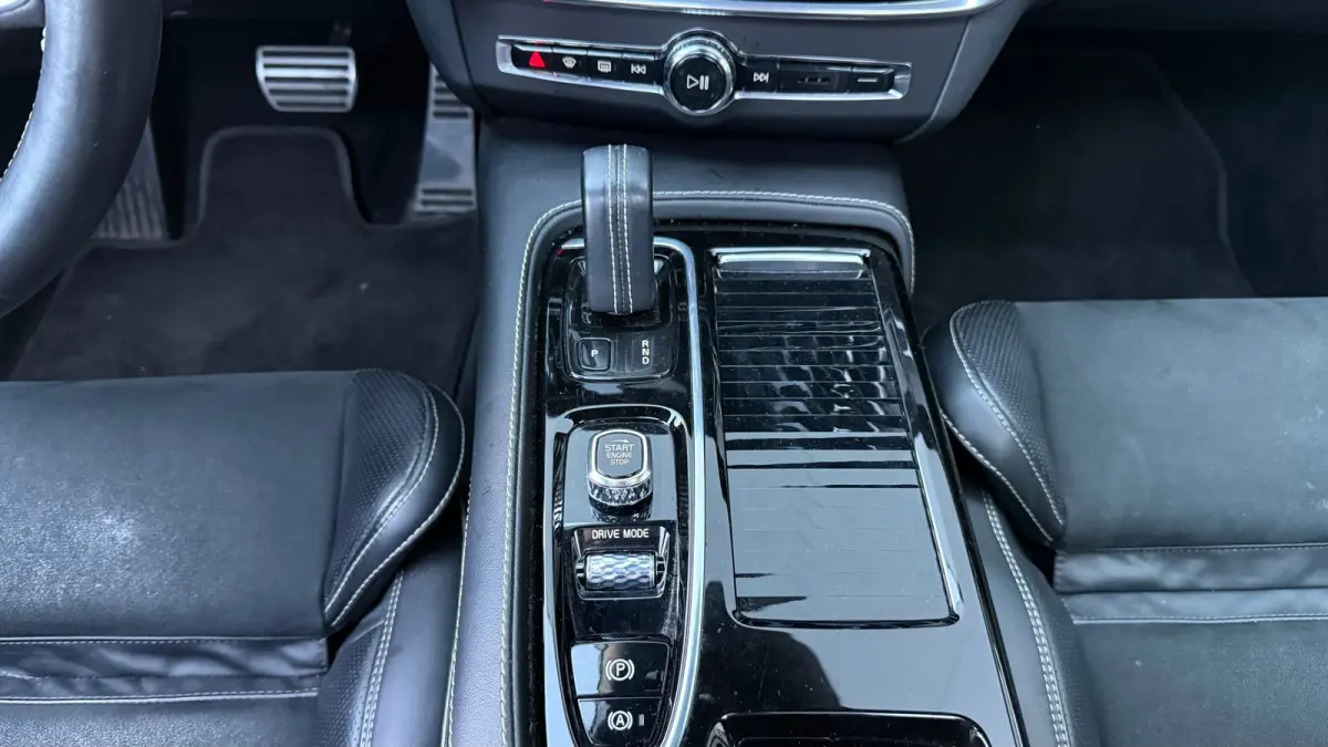 T6 Recharge R-Design AWD 341pk Pano HUD 360° Trekhaak