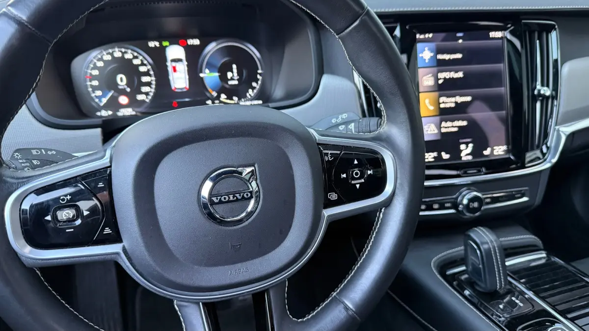 T6 Recharge R-Design AWD 341pk Pano HUD 360° Trekhaak