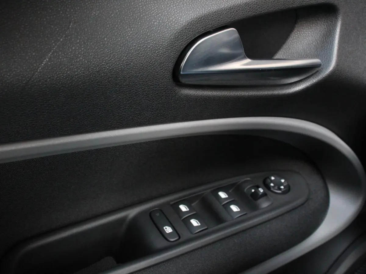 Longitude 54 kWh Automaat Navigatie Apple Carplay/Android Auto Parkeersensoren Cruise Control Stoelverwarming Virtual Cockpit