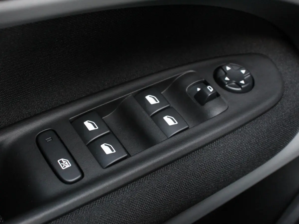 Longitude 54 kWh Automaat Navigatie Apple Carplay/Android Auto Parkeersensoren Cruise Control Stoelverwarming Virtual Cockpit