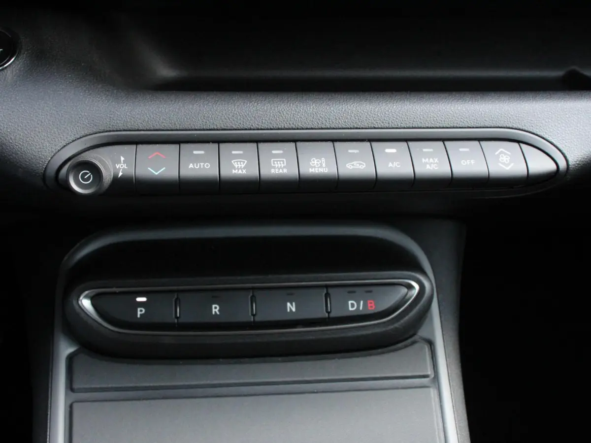 Longitude 54 kWh Automaat Navigatie Apple Carplay/Android Auto Parkeersensoren Cruise Control Stoelverwarming Virtual Cockpit