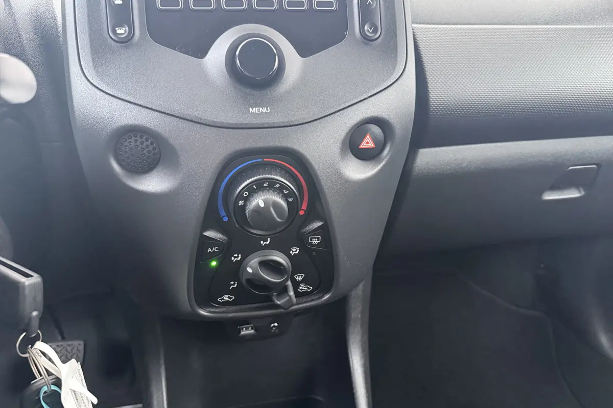 1.0 VVT-i X-fun 5-Deurs Bluetooth Airco LED Start/Stop