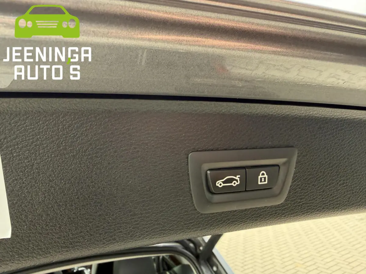 xDrive28i High Executive |Memory|Stuurverwarming|Camera|Leer