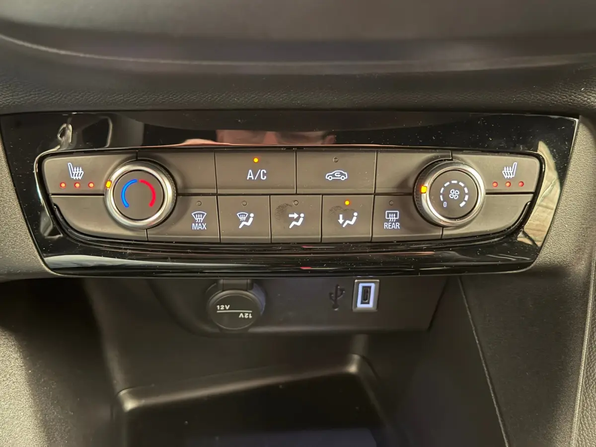 1.2 Turbo Hybrid Yes | 16" Lichtmetalen velgen | Dode hoek waarschuwing | Draadloze Apple Carplay en Android Auto