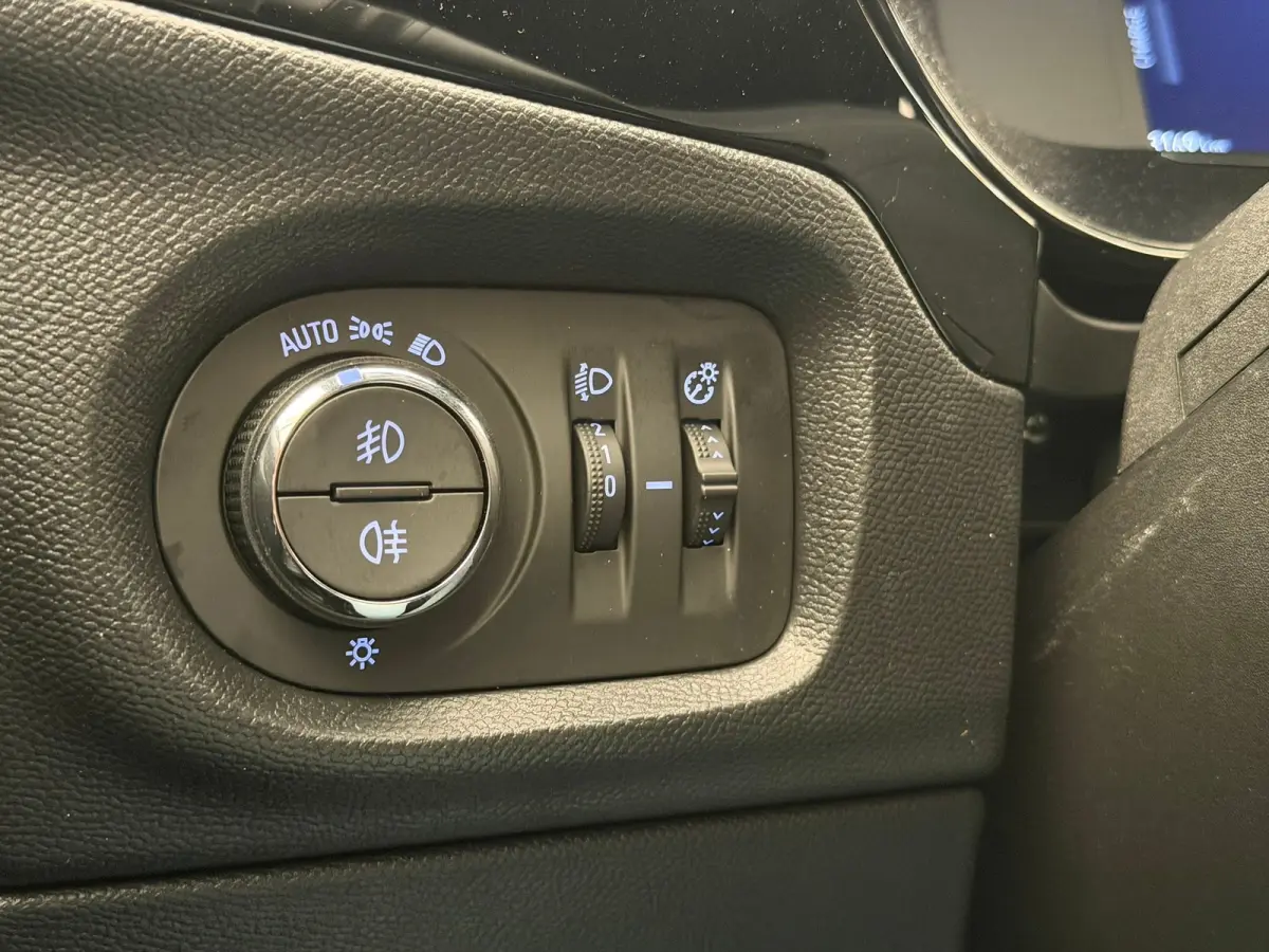 1.2 Turbo Hybrid Yes | 16" Lichtmetalen velgen | Dode hoek waarschuwing | Draadloze Apple Carplay en Android Auto