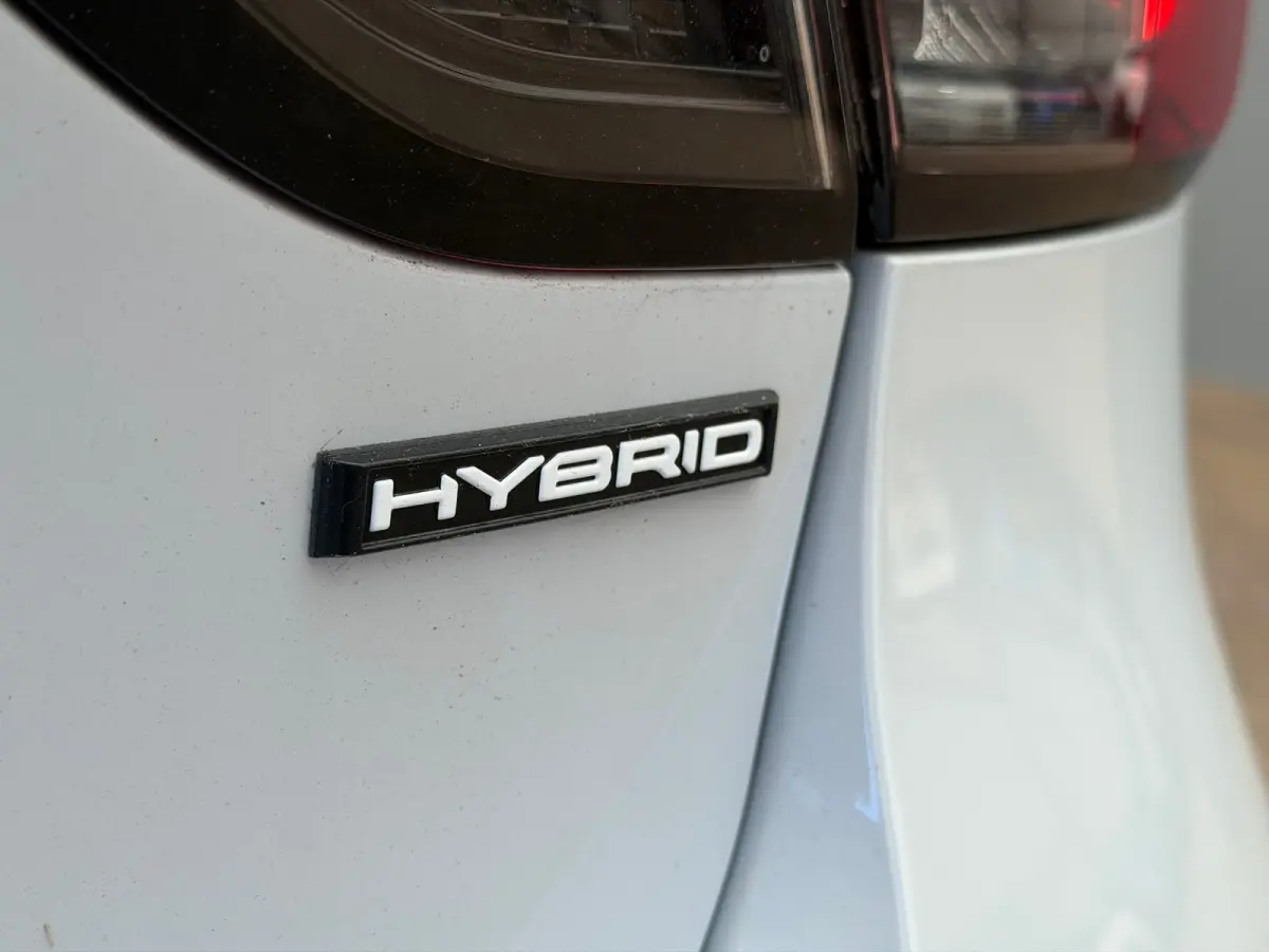 1.2 Turbo Hybrid Yes | 16" Lichtmetalen velgen | Dode hoek waarschuwing | Draadloze Apple Carplay en Android Auto
