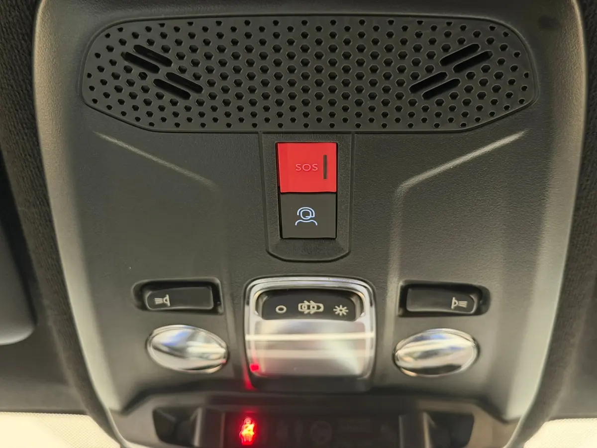 1.2 Turbo Hybrid Yes | 16" Lichtmetalen velgen | Dode hoek waarschuwing | Draadloze Apple Carplay en Android Auto