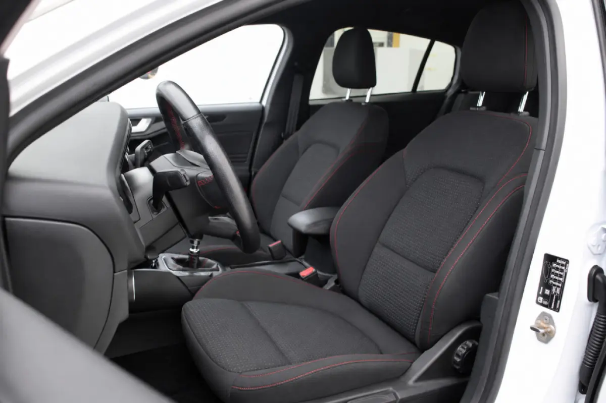 1.0 EcoBoost ST Line Business - Trekhaa, Carplay, Clima, Stoel/Stuur Verw. Trekhaak