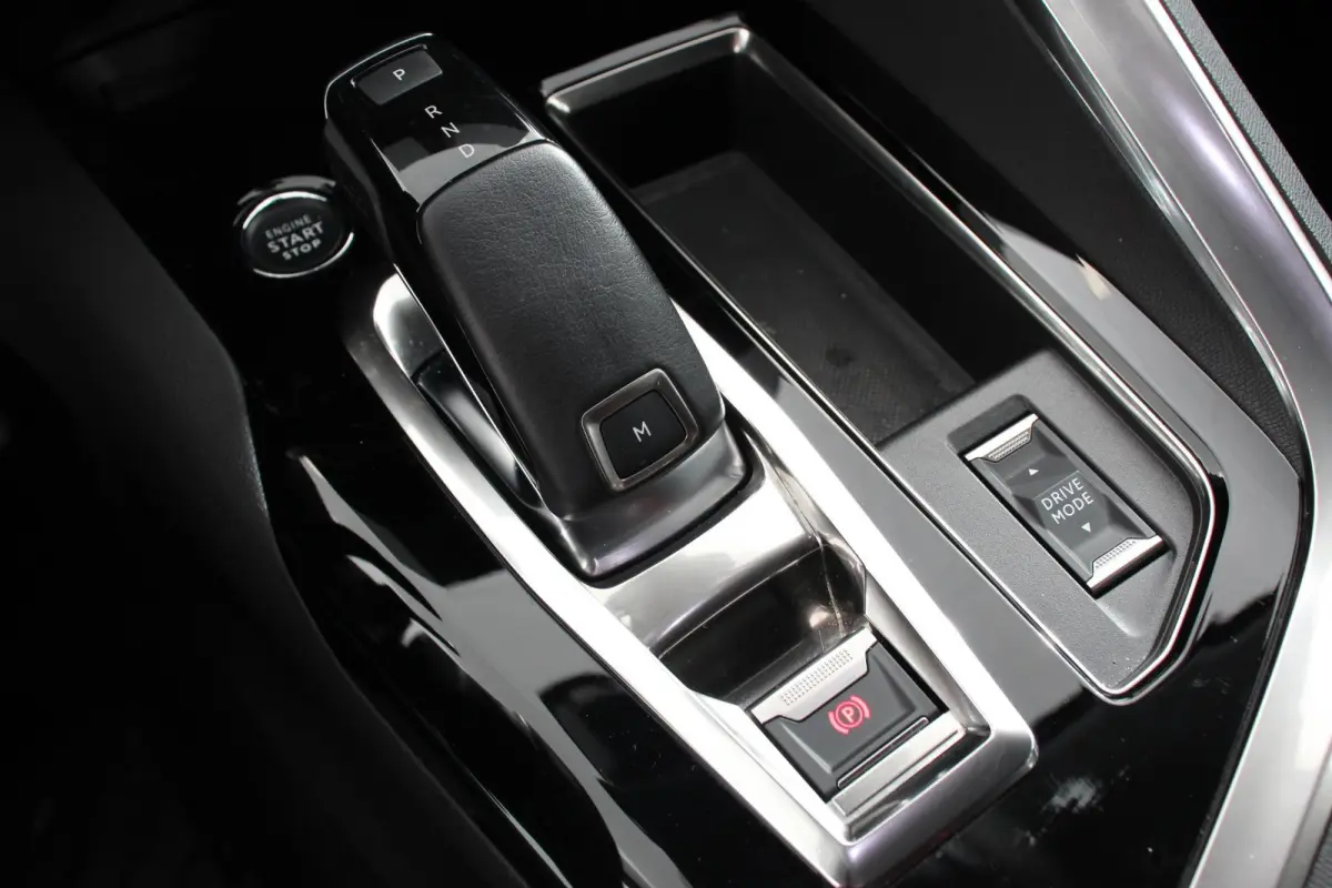 1.2 PureTech 130pk Automaat Allure Navigatie Climate Control Parkeer sensoren Camera