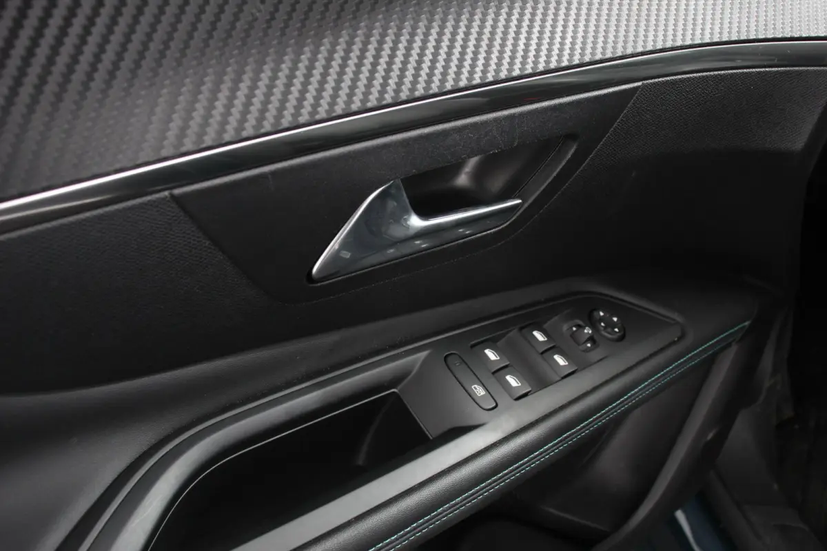 1.2 PureTech 130pk Automaat Allure Navigatie Climate Control Parkeer sensoren Camera