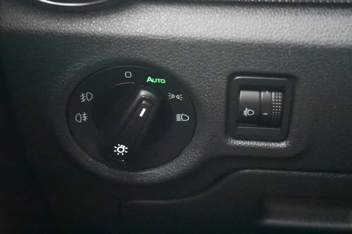 1.0 TSI 95PK Selection PDC Achter | Cruise Control | Verkeersbord detectie | Lane assist | Keyless start | Extra geting glas achter | VERLENGDE GARANTIE!