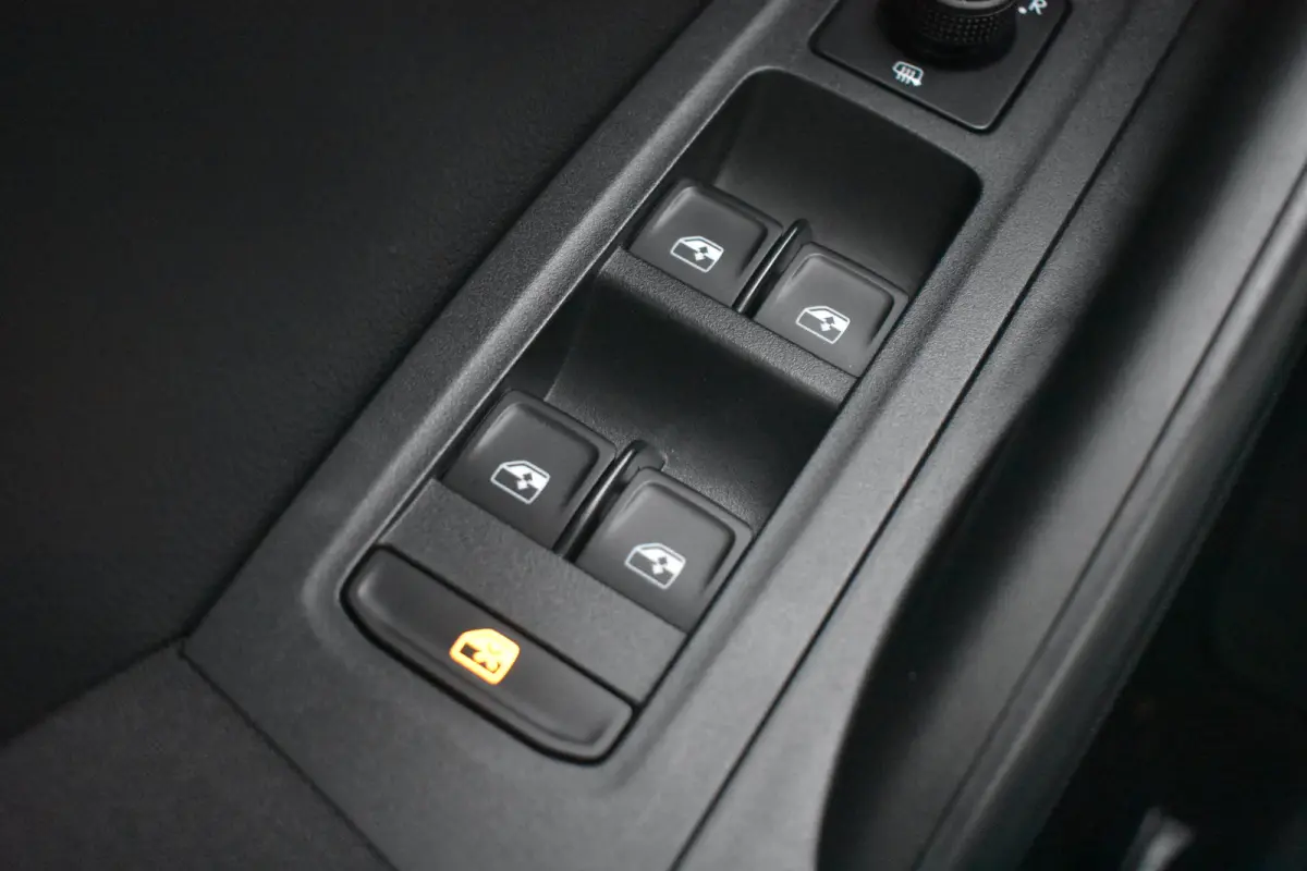 1.0 TSI 95PK Selection PDC Achter | Cruise Control | Verkeersbord detectie | Lane assist | Keyless start | Extra geting glas achter | VERLENGDE GARANTIE!