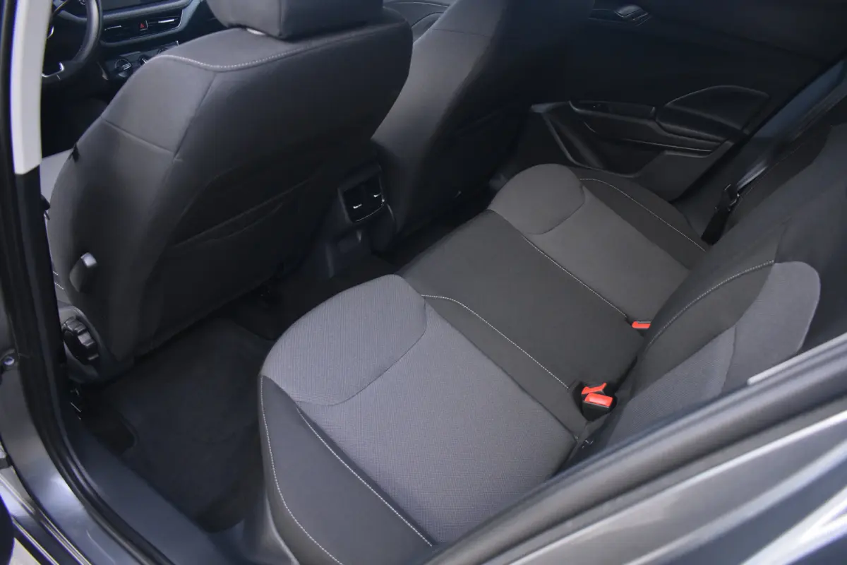 1.0 TSI 95PK Selection PDC Achter | Cruise Control | Verkeersbord detectie | Lane assist | Keyless start | Extra geting glas achter | VERLENGDE GARANTIE!