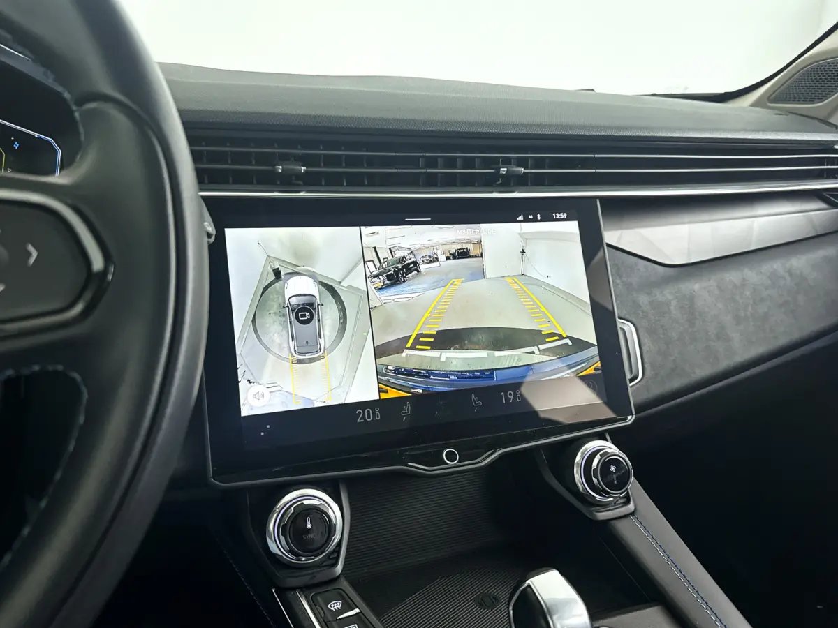 1.5 | Panoramadak | 360° Camera | Infinity audio | Blis | Stoel- en stuurverwarming | Adaptieve cruise control