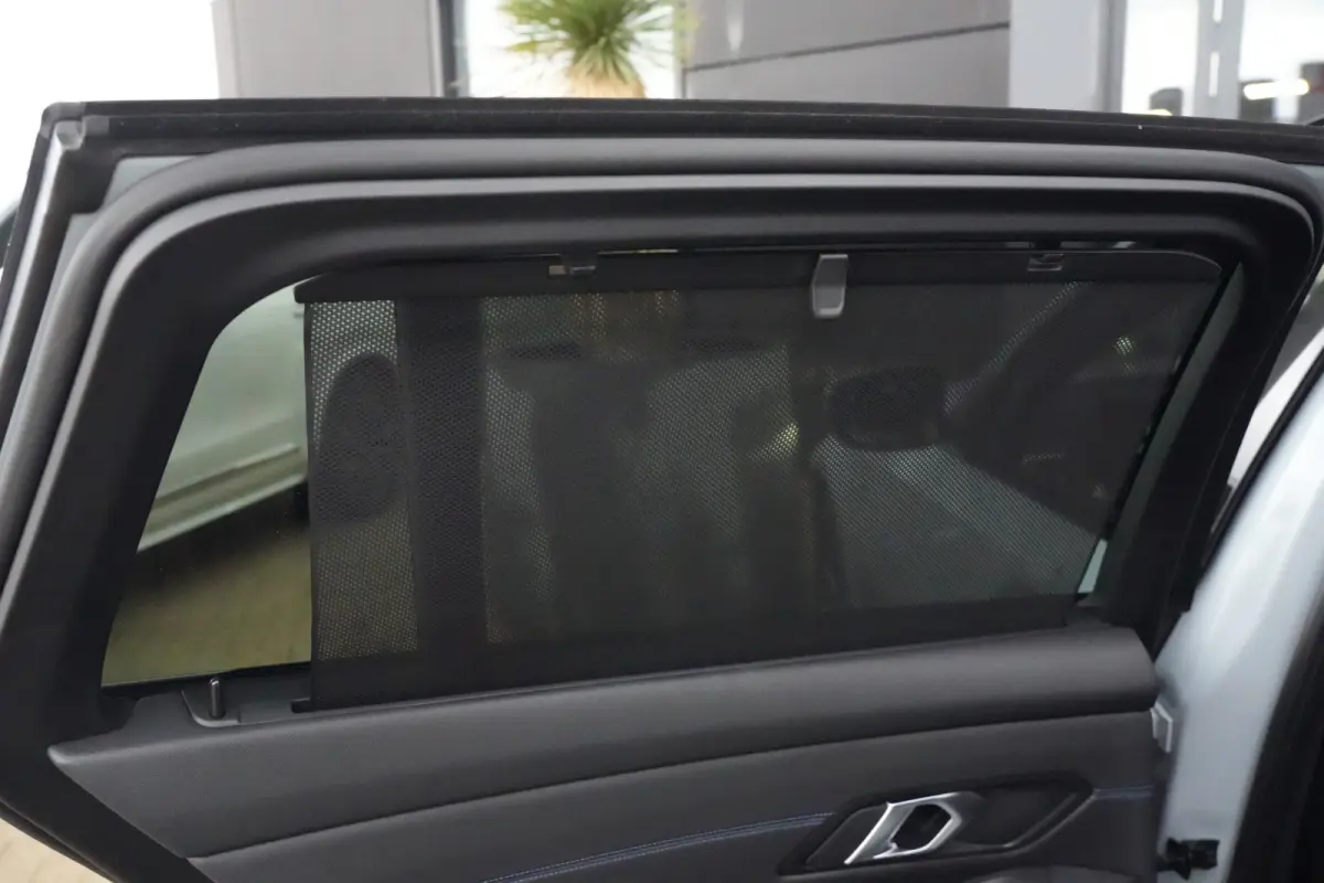 320e | 204 PK | M Sportpakket | Panoramadak | Head-up display | Achteruitrijcamera | BMW 3 Serie Touring 320e M Sport met 204 PK en een 2.0-liter viercilinder benzinemotor met plug-in hybrid