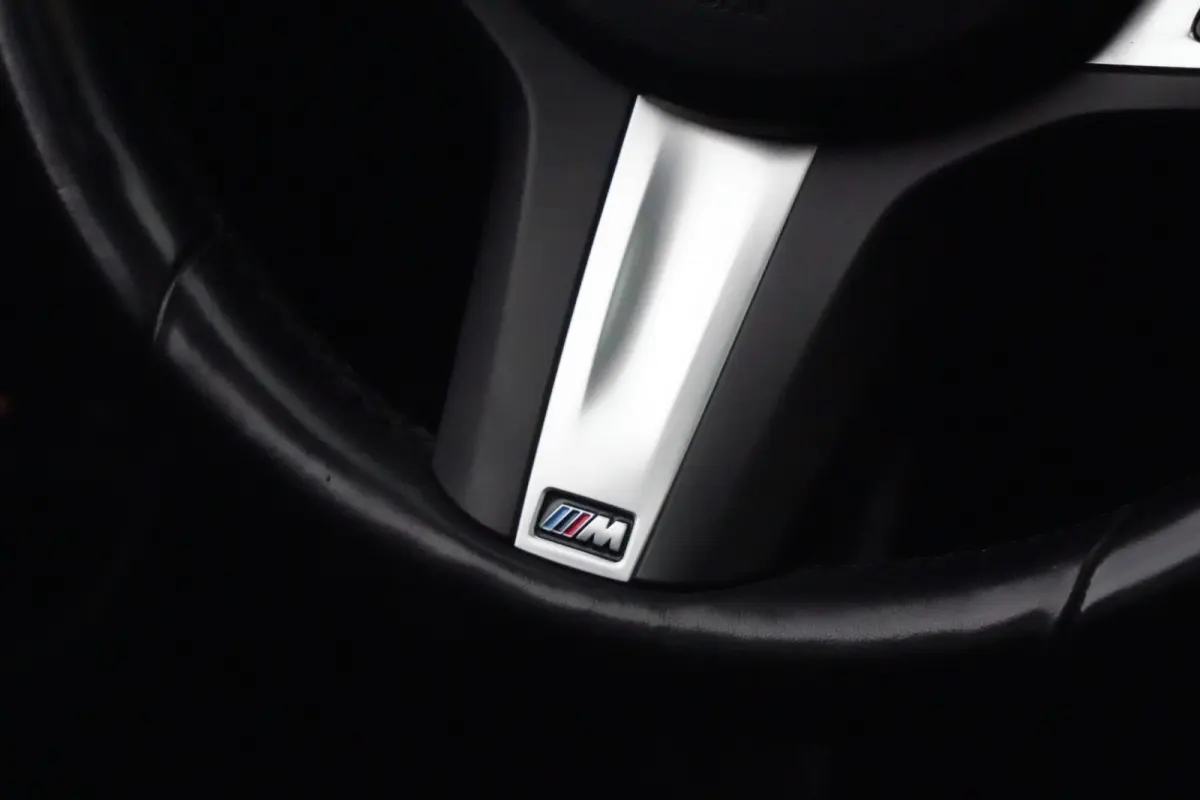 320e | 204 PK | M Sportpakket | Panoramadak | Head-up display | Achteruitrijcamera | BMW 3 Serie Touring 320e M Sport met 204 PK en een 2.0-liter viercilinder benzinemotor met plug-in hybrid
